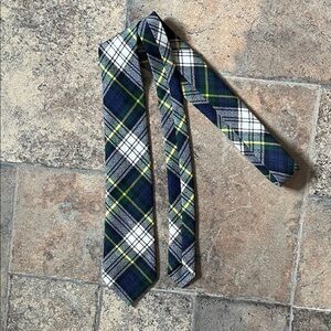 Vintage Gordon tartan plaid tie; made in Scotland